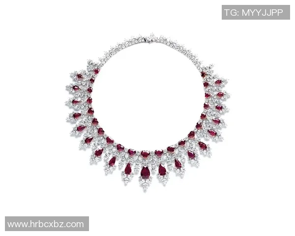 足球巨星联名限量款项链闪耀登场完美融合运动与时尚魅力 足球巨星联名限量款项链闪耀登场完美融合运动与时尚魅力