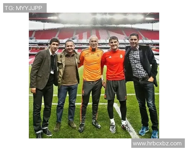 四大足球巨星同框合影展现传奇风采引发全球球迷热议